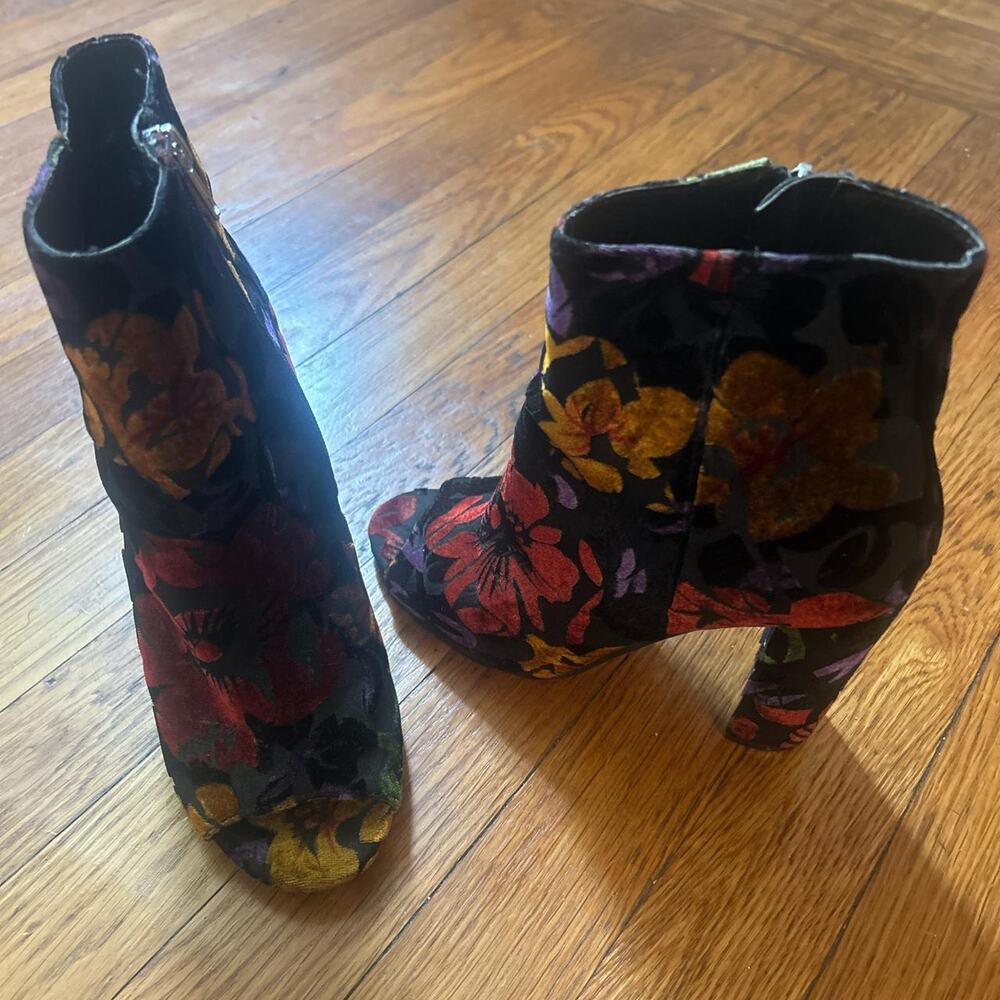 Steve Madden Black Velvet Floral Victorian Peep Toe Ankle Boots 6.5M